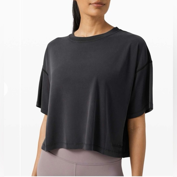 Lululemon Oversized Waist Length Tee | Black | Size 4 - Picture 3 of 8